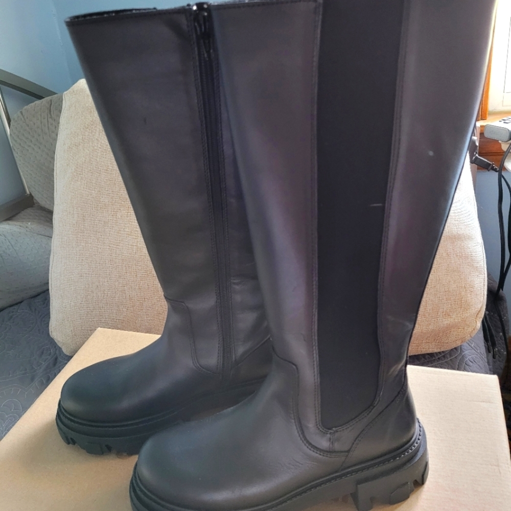 Steve Madden boots 7.5 leather